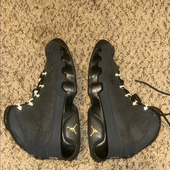 Jordan Kids Black and White Sneakers - Picture 5 of 5